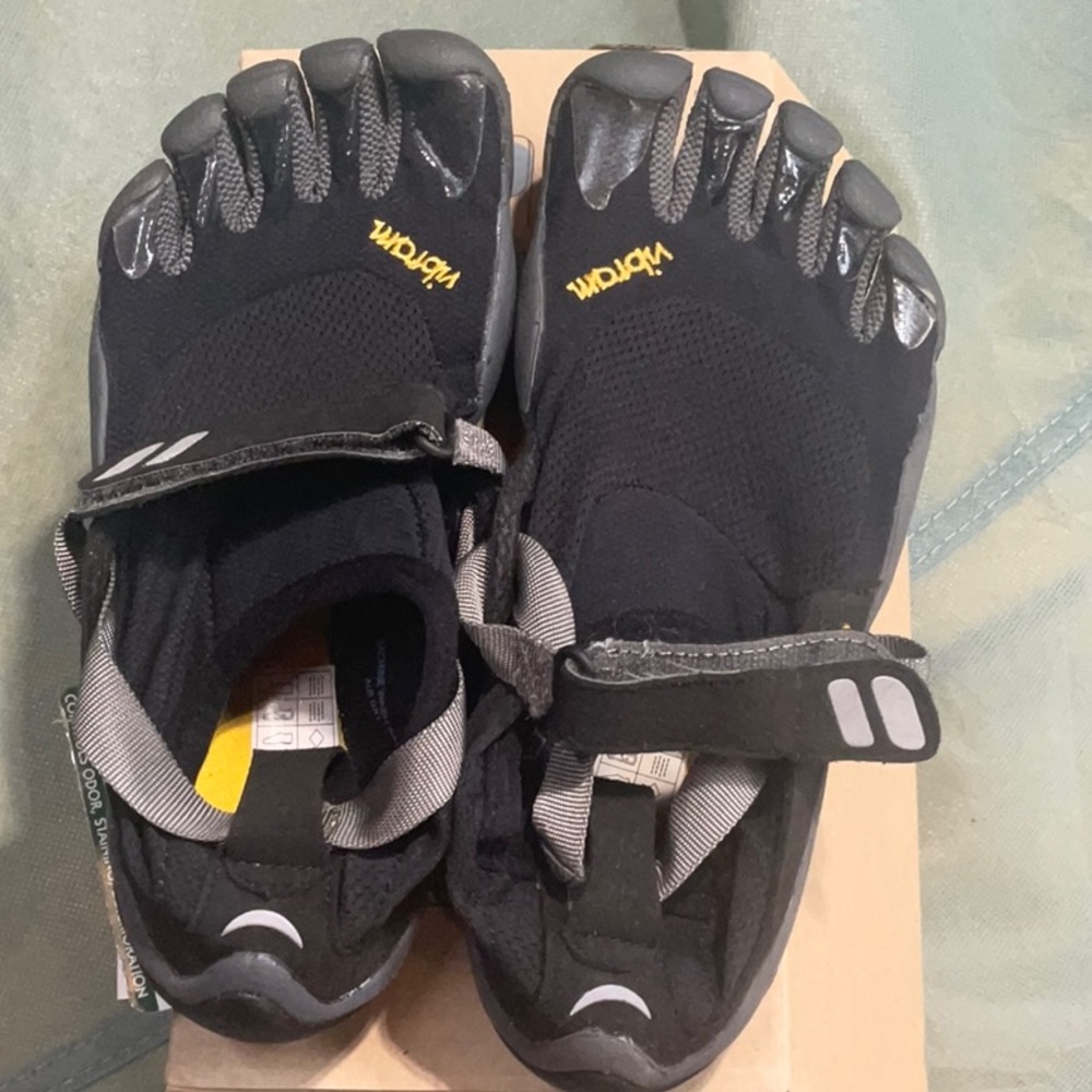 Vibram FiveFingers Black Toe Shoes